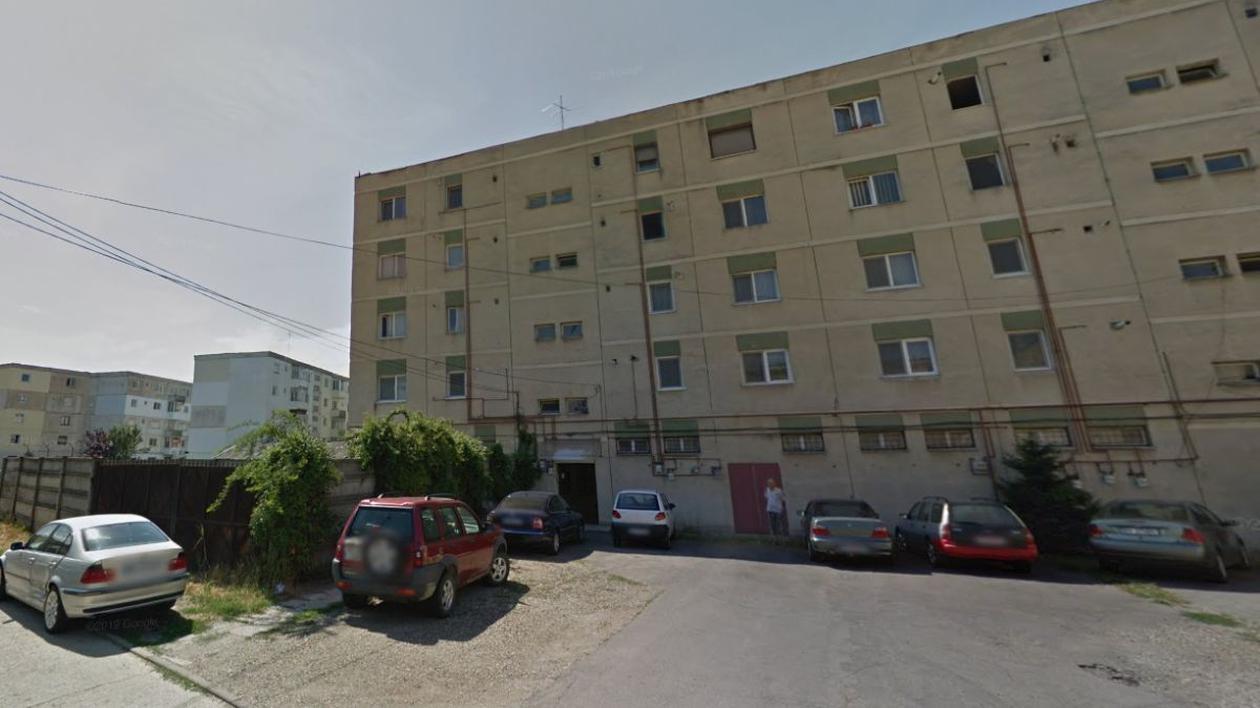 Apartament cu două camere la vânzare pentru 10.900 de euro în orașul natal al lui Nicușor Dan