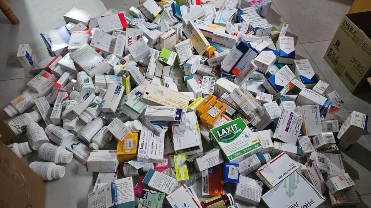 Un nou azil al groazei descoperit la Dorohoi, unde peste 70 de bătrâni erau ținuți în condiții oribile. Stăteau câte 15 în cameră și primeau medicamente și mâncare expirată