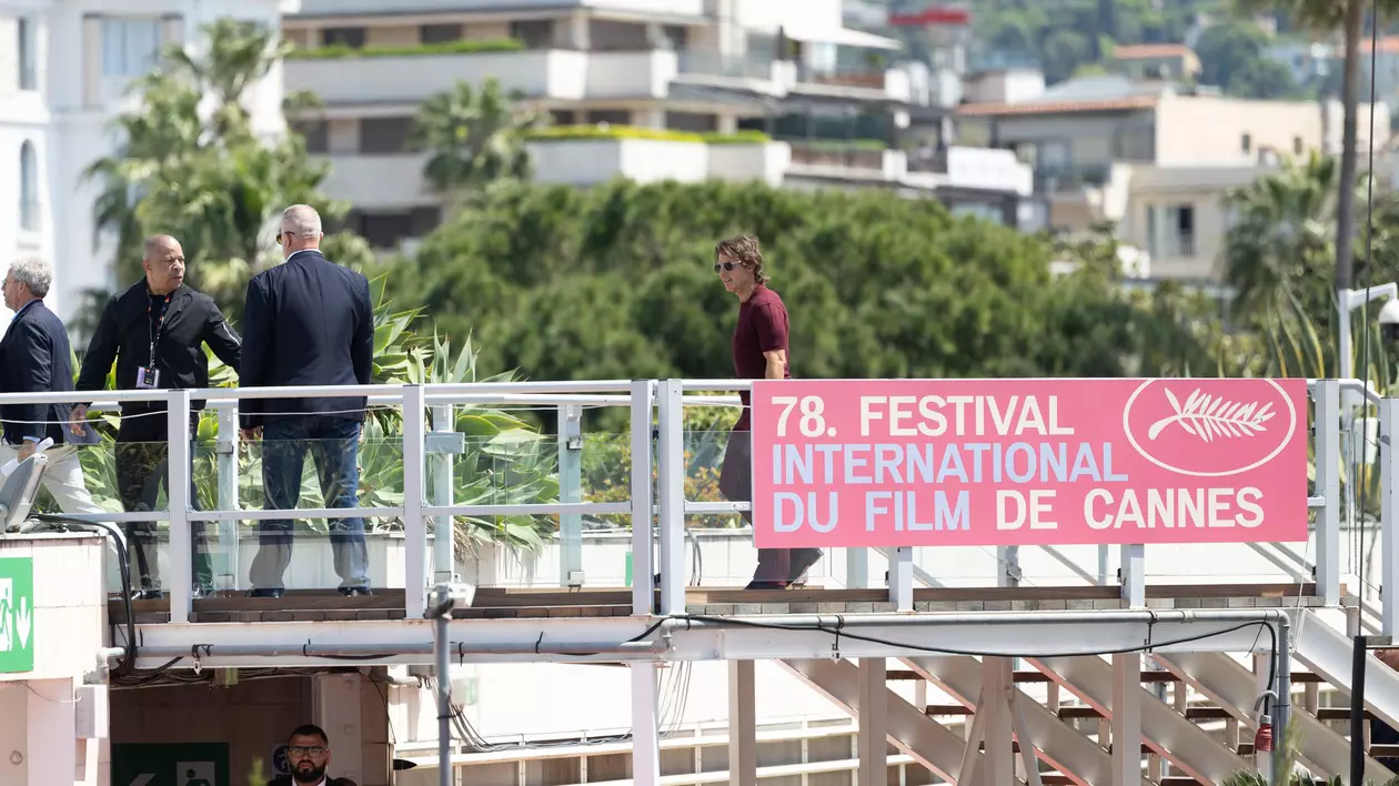Festivalul Internațional de Film de la Cannes 2025 Cannes, Franța - 14 mai 2024: Tom Cruise după sesiunea foto pentru MISIUNE: IMPOSIBILĂ - SOCOALA FINALĂ în cadrul celei de-a 78-a ediții a Festivalului Internațional de Film de la Cannes