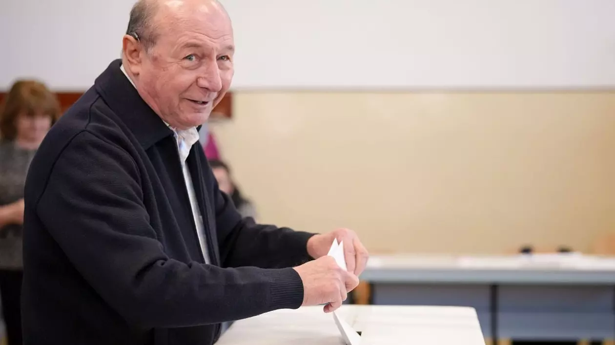Traian Băsescu, la ieșirea de la vot: „Se va pronunța poporul dacă a fost bine sau nu în ultimii 20 de ani”