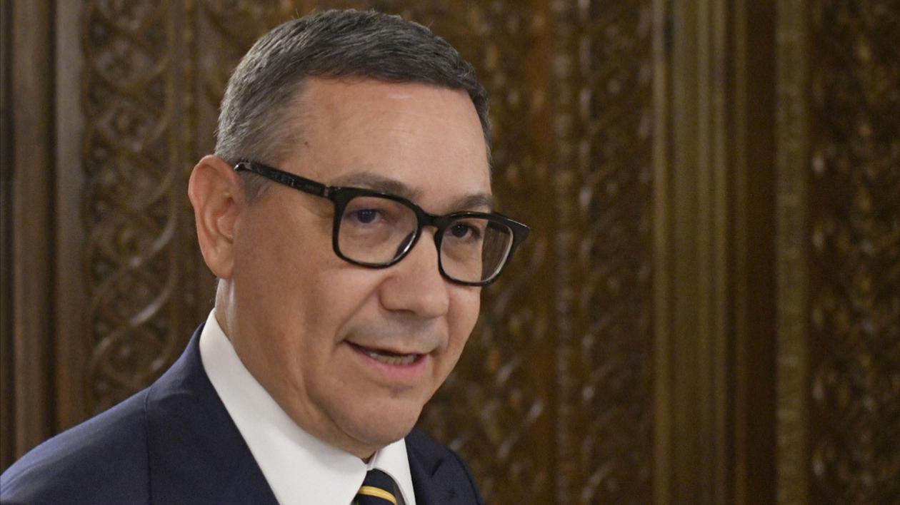 Victor Ponta face un sondaj public pe rețelele sociale, cu doar câteva zile înainte de alegerile prezidențiale: aproape 5000 de români au votat