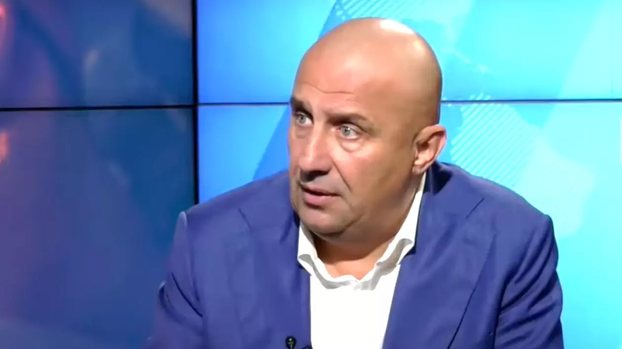 Viorel Tudose în sacou, la o emisiune.