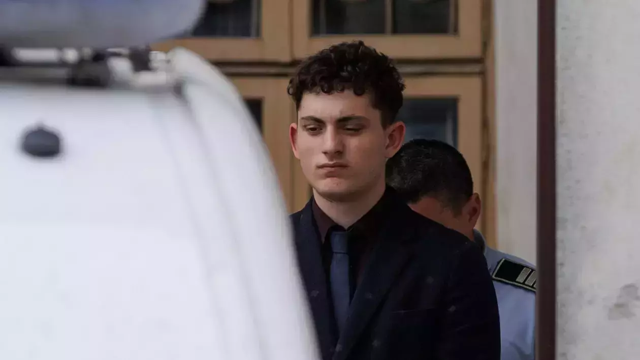 Cum încearcă Vlad Pascu să scape de jumătate din pedeapsa de 10 ani de închisoare, primită pentru accidentul în care a ucis cu maşina doi tineri