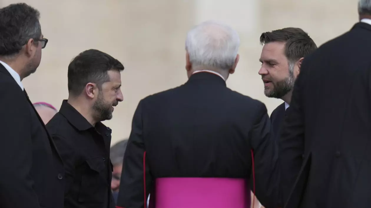 Gestul făcut de JD Vance și Volodimir Zelenski la prima întâlnire după cearta pe care au avut-o în Biroul Oval