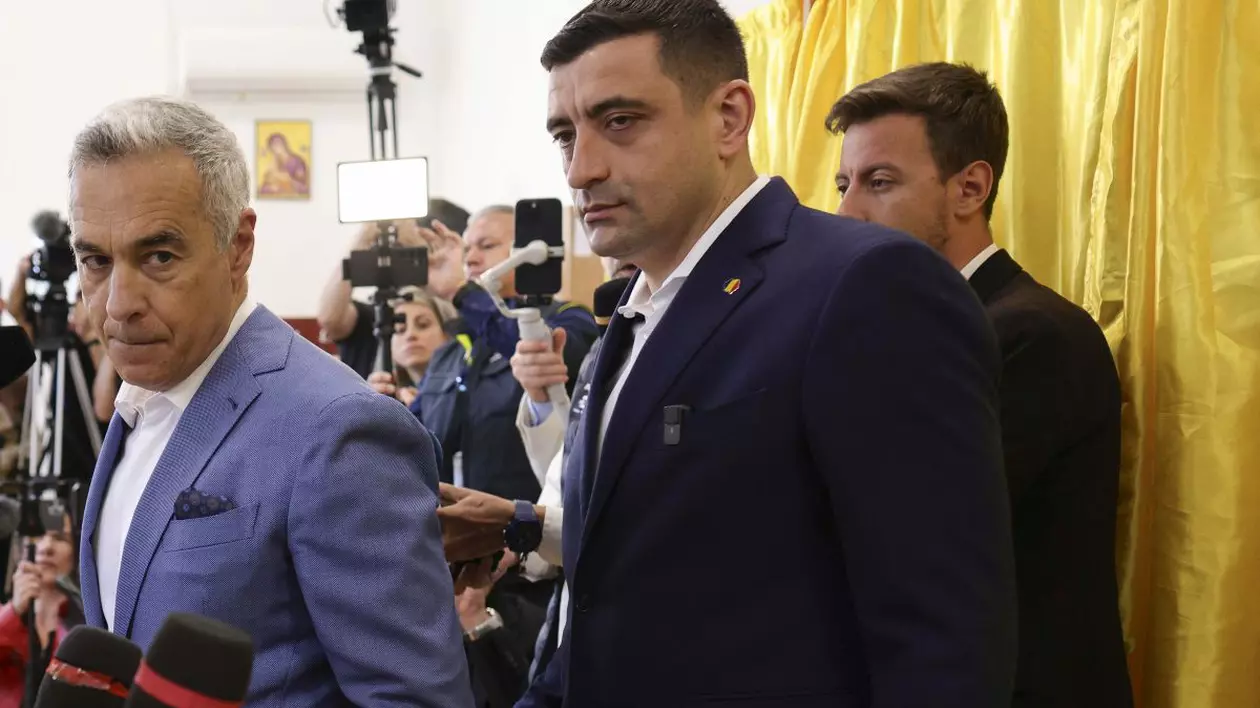 Călin Georgescu și George Simion în secția de votare