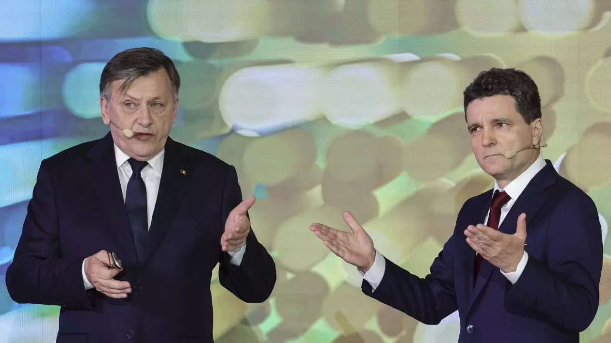 Crin Antonescu și Nicușor Dan se contrează în timpul dezbaterii prezidențiale din 28 aprilie 2025