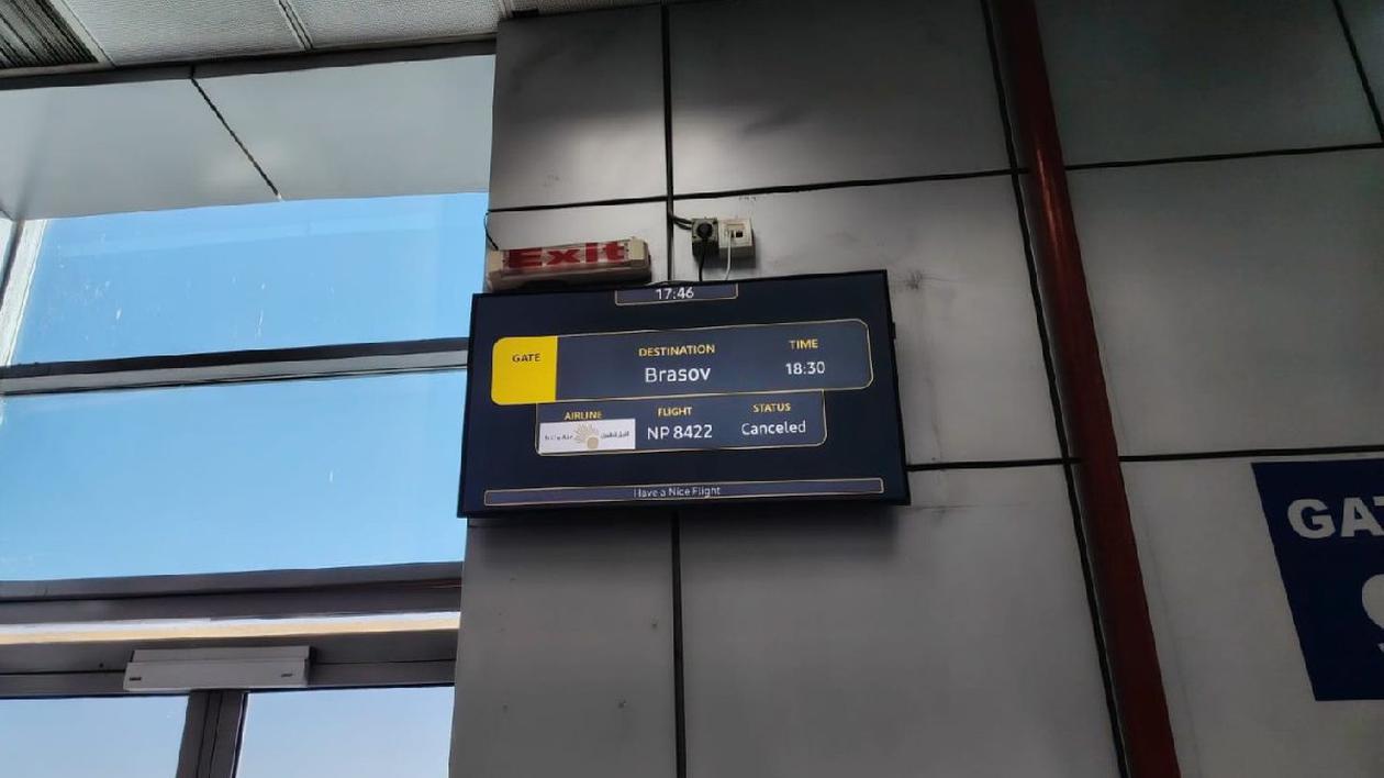 Haos la zborurile pe ruta Brașov-Hurghada: 150 de români blocați pe aeroportul din Egipt, alți 150, la Brașov