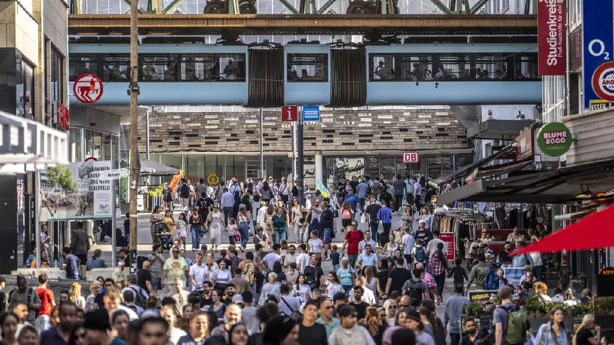 Un primar din Germania vrea să scape de românii care lucrează cinci ore pe lună și primesc 2.700 de euro: „Trebuie să părăsească țara”