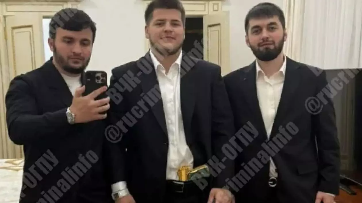 Primele imagini de la nunta de lux a fiului lui Ramzan Kad&icirc;rov: &bdquo;A tras cu un pistol aurit, a purtat ceas de 27,7 de milioane de dolari&rdquo;