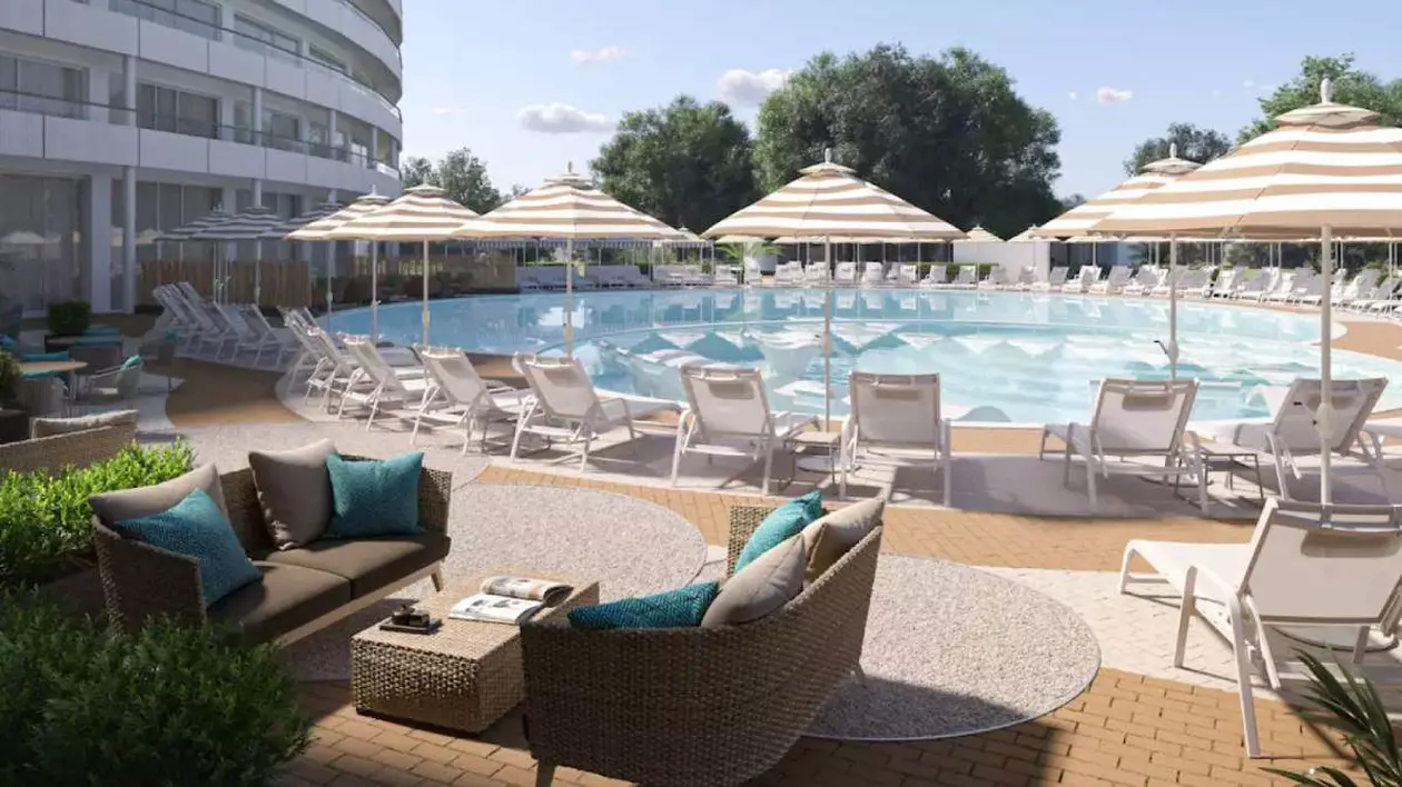 Poză cu piscina exterioară a hotelului AluaSoul Sunny Beach