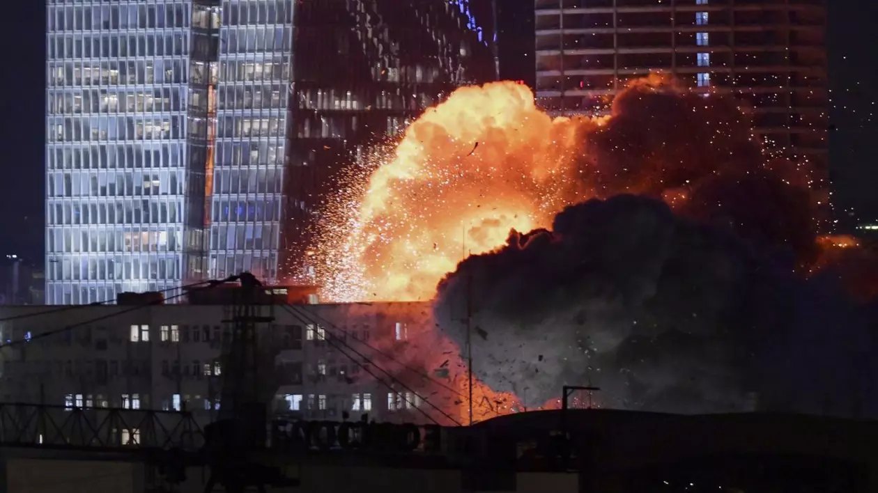 Explozie puternică în urma unui atac al Iranului în Tel Aviv.
