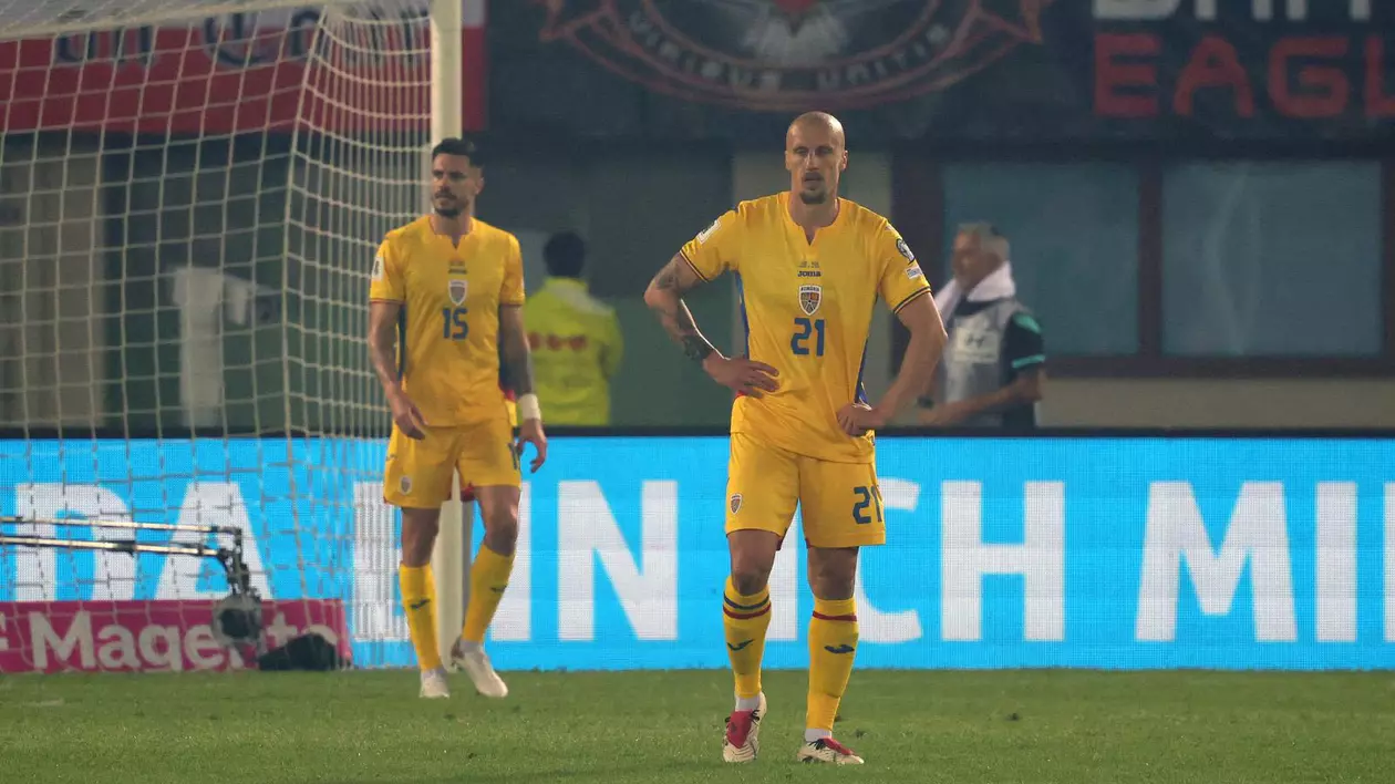 Vlad Chiricheș, după ce România a încasat golul de 2-0 în meciul cu Austria, cu mâinile în șold