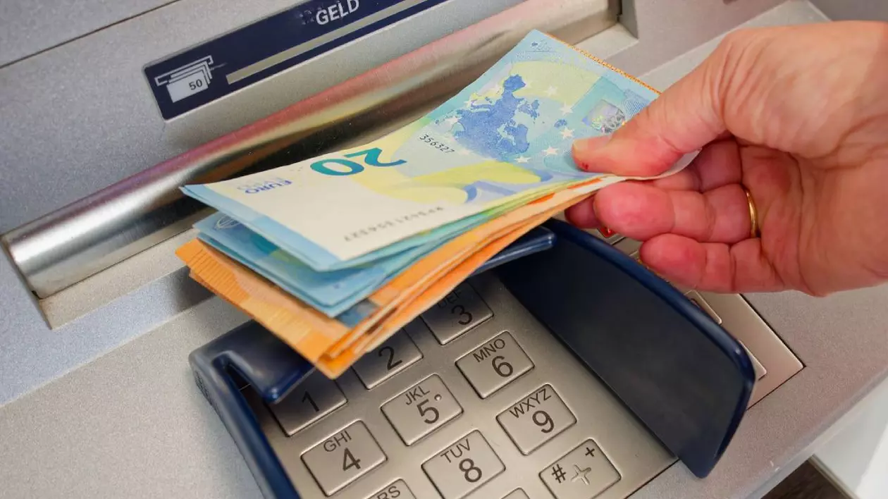 ING: &bdquo;B&#259;ncile nu pun niciodat&#259; presiune pe o persoan&#259; s&#259; confirme o plat&#259;&rdquo;. Doar 4% din victimele fraudelor online &icirc;&#537;i recupereaz&#259; banii