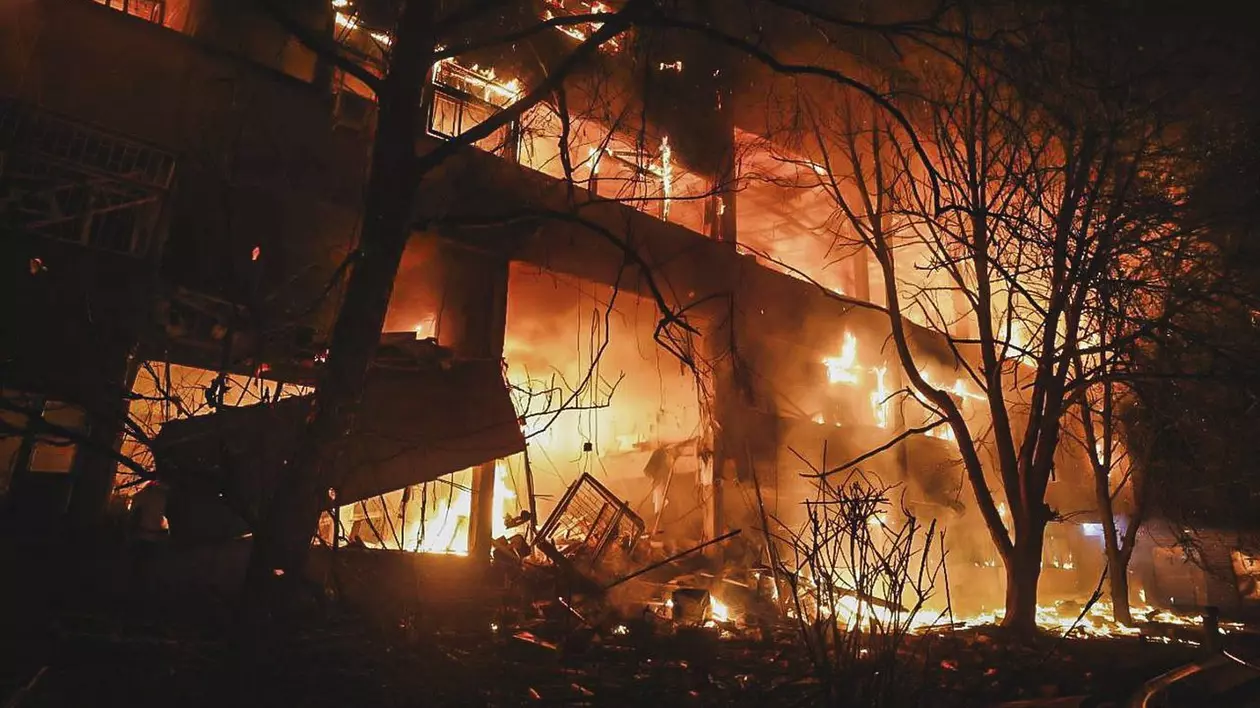 Bloc de locuințe din Harkov, în flăcări, după atacul cu drone efectuat de ruși în noaptea de 11 iunie Foto: Profimedia