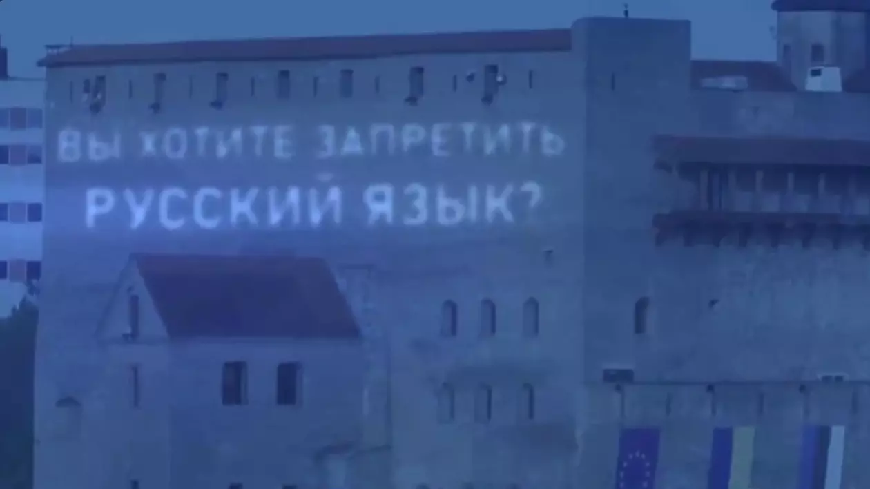 Castelul din Narva - rușii își arată nemulțumirea față de interzicerea limbii ruse Captură X @wartranslated
