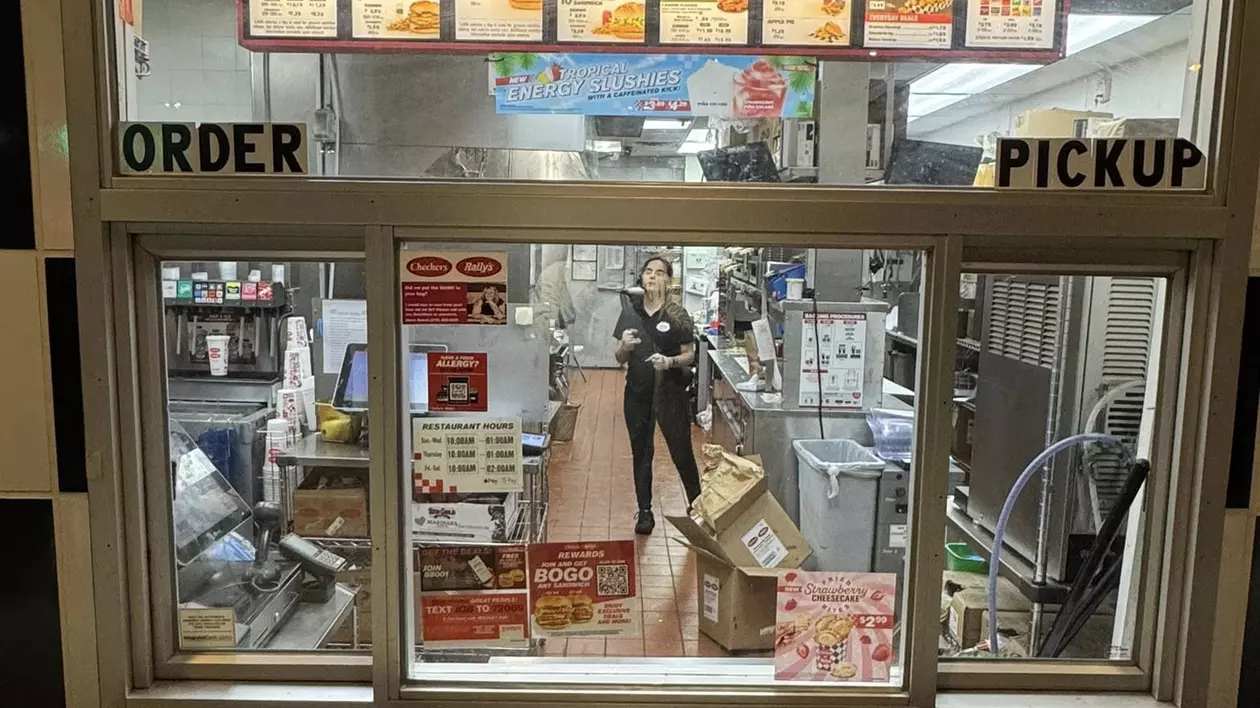 Angajatul unui fast-food a împușcat mortal un client care ceruse mai multă maioneză, în SUA