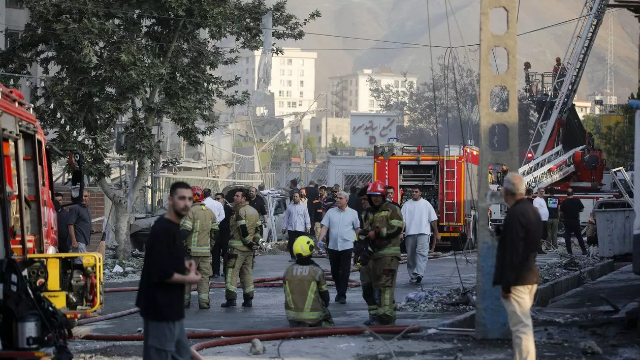 Clădiri distruse și intervenții de urgență în Teheran după atacul israelian Foto: Profimedia