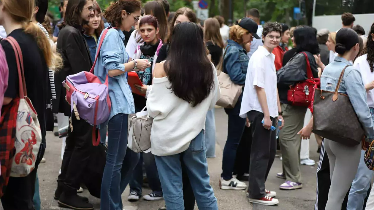 Cum au venit îmbrăcați elevii la Bacalaureat 2025