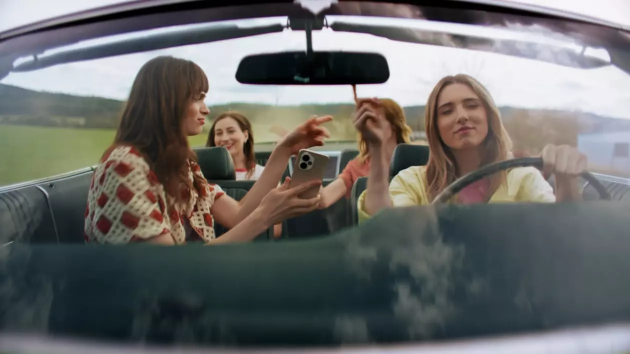 Cum îți transformi o amintire într-un clip video cu ajutorul AI? HONOR lansează #ReviveMemories – un concurs cu premii cool și tehnologie care te uimește