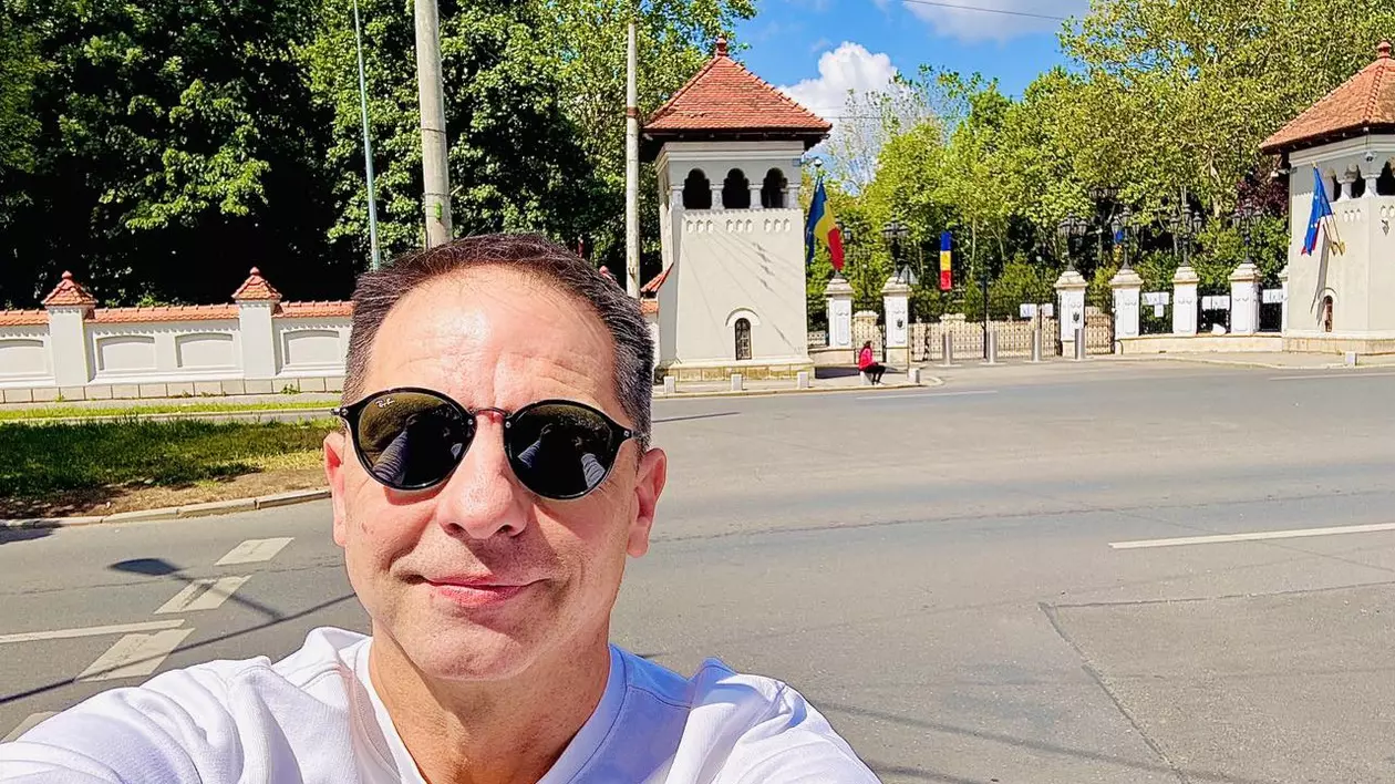 Imagine neașteptată cu familia lui Dan Negru, publicată de 1 iunie. „Îmi arăt copiii rar, spre deloc, prin ziare, online sau la televizor”