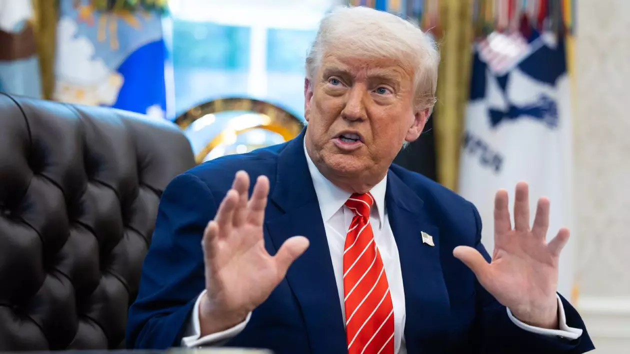 Donald Trump la biroul său de la Casa Albă Foto: Hepta