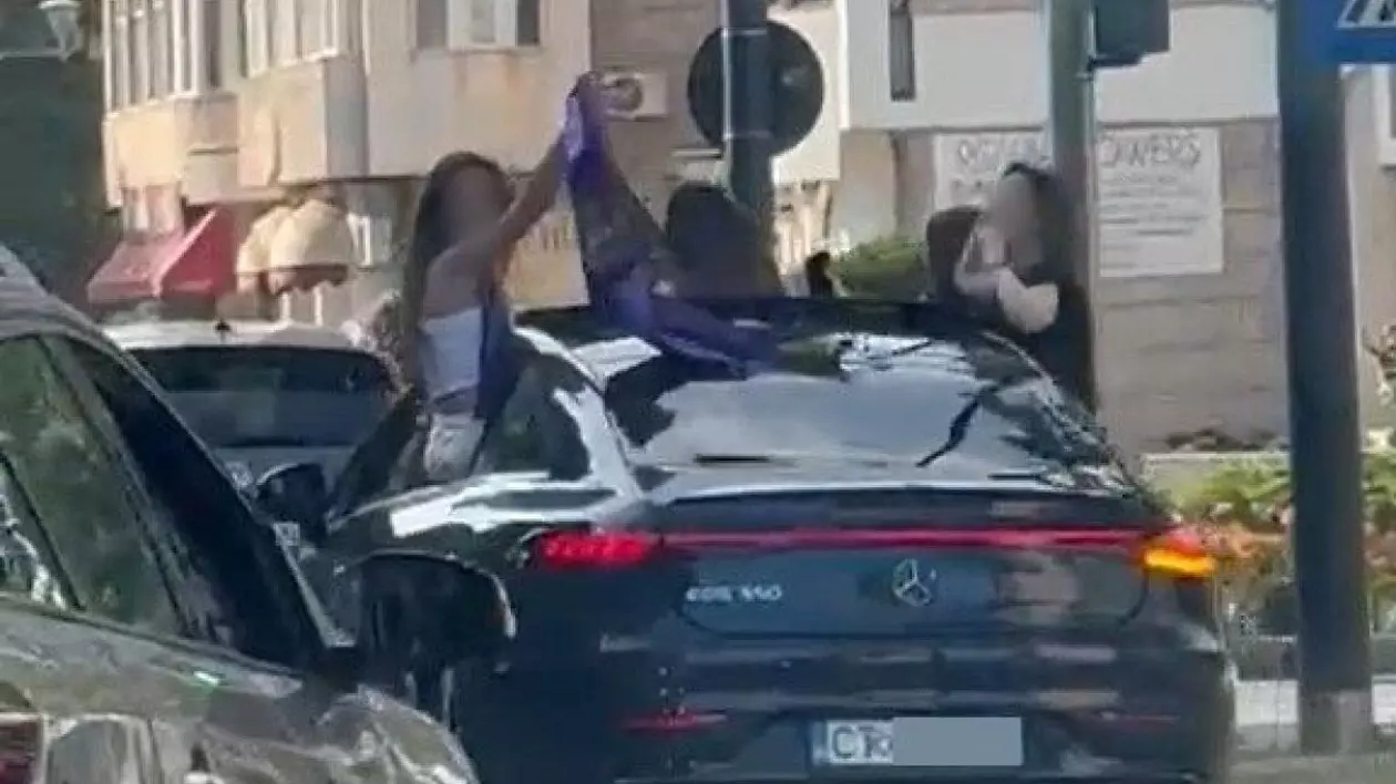 Eleve din Constanța, ieșite pe geamul mașinii