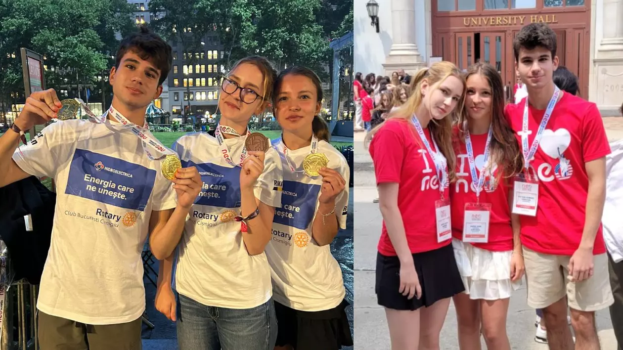 Un băiat și două fete, îmbrăcați în tricouri albe, cu imprimeu albastru, își arată medaliile la cameră/ Două fete și un băiat, ce poartă tricouri roșii și au ecusoane albe la gât, pozează în fața unei clădiri pe care scrie University Hall