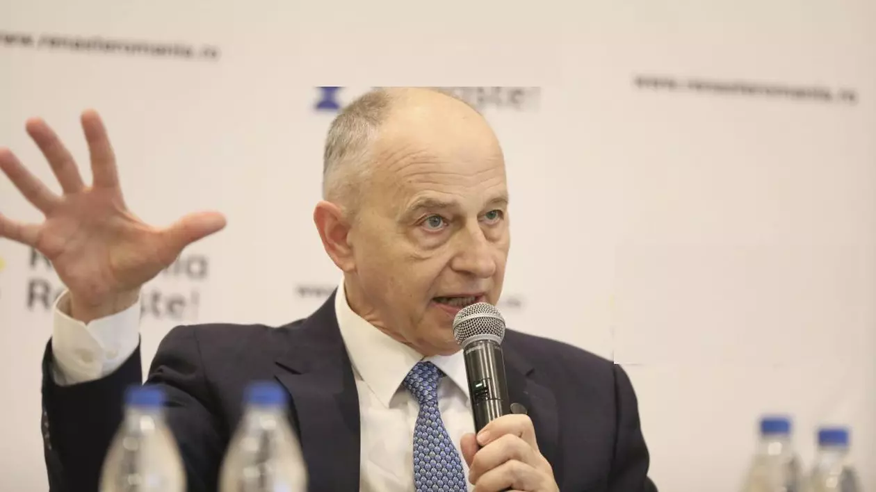 Mircea Geoană, secretar general adjunct al NATO, participă la dezbaterea „Antreprenoriatul românesc: cum stimulăm competitivitatea și cresterea valorii adăugate”, și este surprins cu degetele desfăcute la mână, explicând ceva, 15 iunie 2024, Timișoara