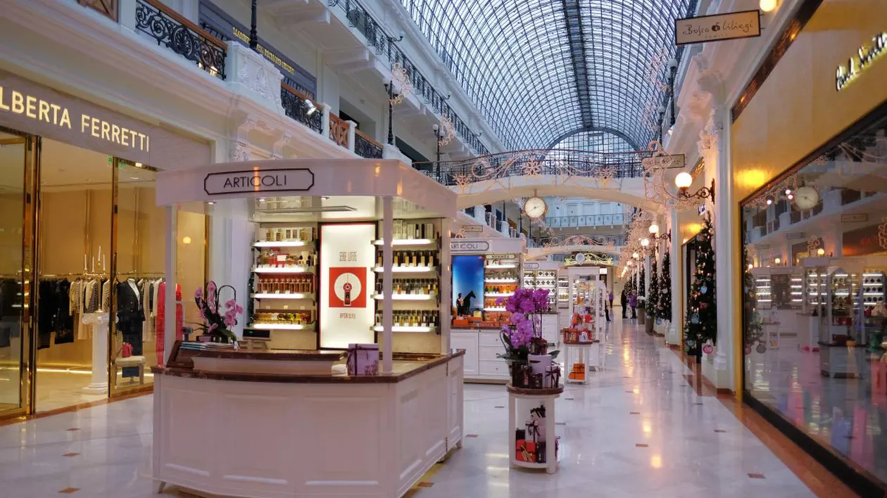 Centrul comercial Petrovski Passage din Moscova