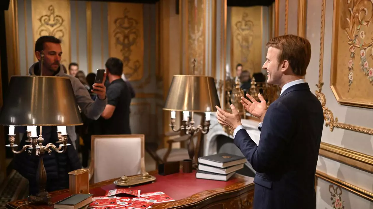 Statuie de ceară a președintelui francez Emmanuel Macron la Muzeul Grevin din Paris