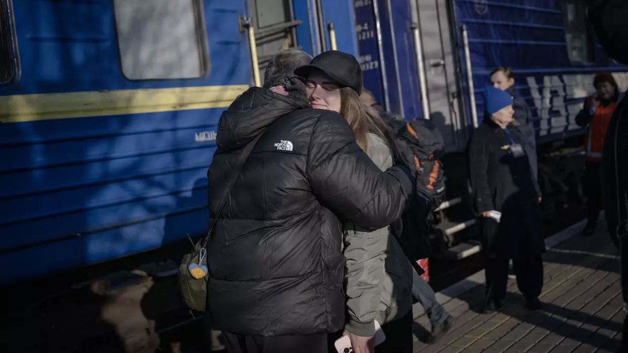 Evacuarea civililor ucraineni continuă în Povrovsk, regiunea Donețk ,din motive de securitate, pe fondul războiului Rusia-Ucraina