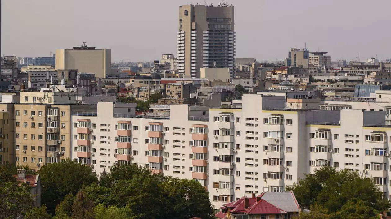 Mai multe blocuri din București fotografiate din Foișorul de Foc