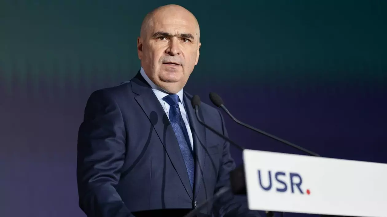Premierul desemnat, Ilie Bolojan, vorbește cu președintele USR, Cătălin Drulă, la congresul USR de sâmbătă, 21 iunie 2025