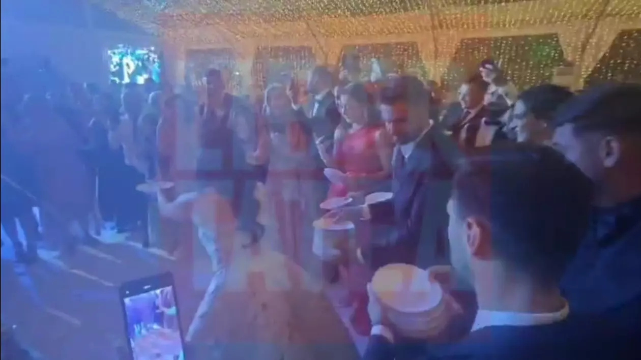 Kira Hagi și Thomas Ferfelis au petrecut la Cernica Events, iar spargerea farfuriilor este o tradiție grecească
