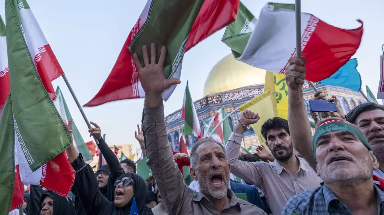 Iranieni ieșiți în stradă pentru a denunța atacurile israeliene Foto: Profimedia