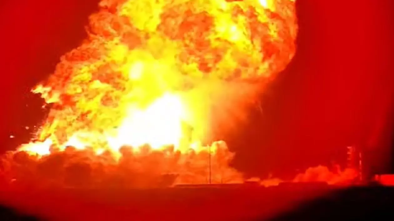 Foc intens de la explozia navei stelare SpaceX