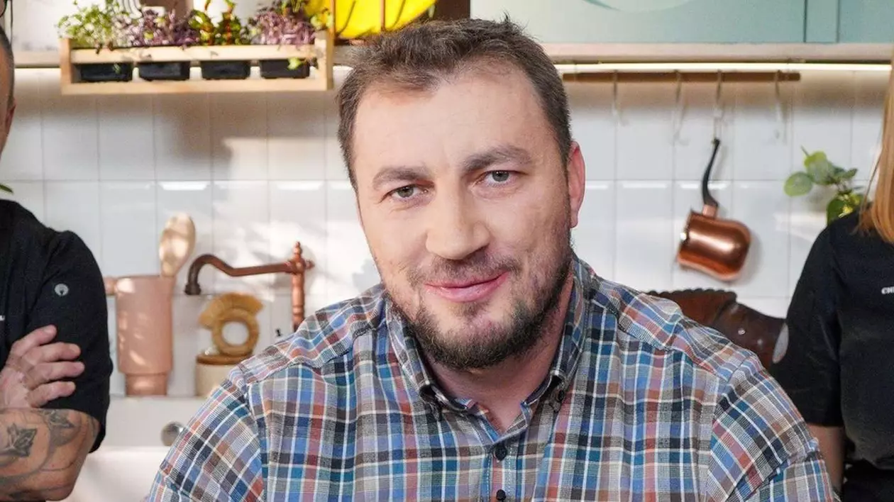 Marian Godină este polițist din 2006. El a lucrat aproape 11 ani la Poliția Rutieră Brașov, iar din 2017 lucrează în Serviciul pentru Acțiuni Speciale