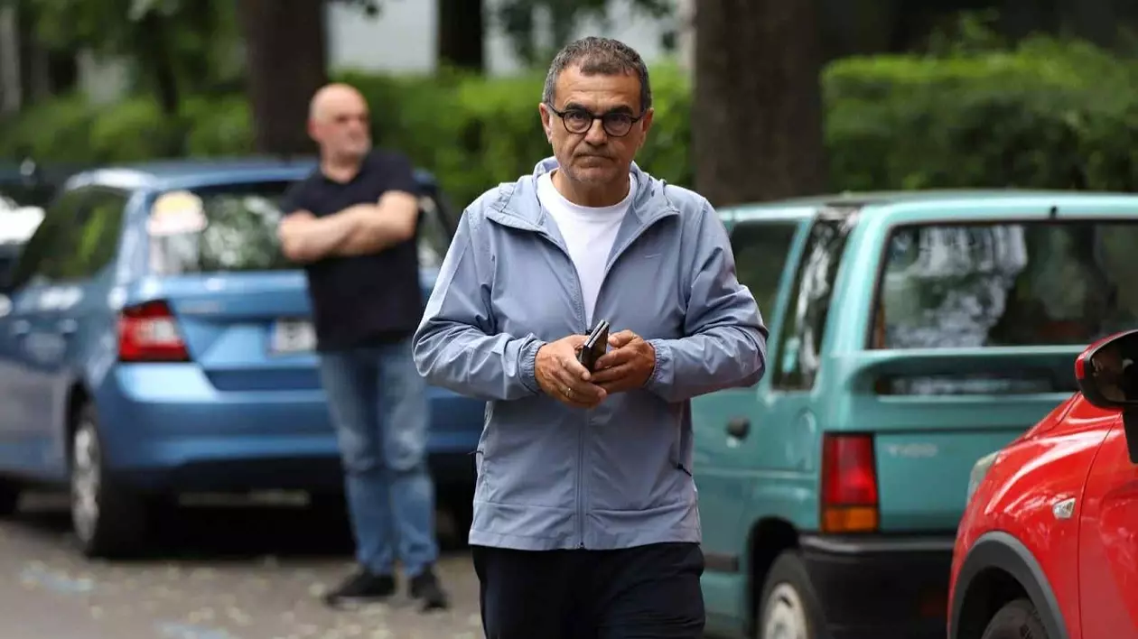 Cum a apărut Mihai Mărgineanu la Liceul Jean Monnet, unde băiatul lui a susținut Bacalaureatul. Fiul artistului știe ce carieră vrea să urmeze