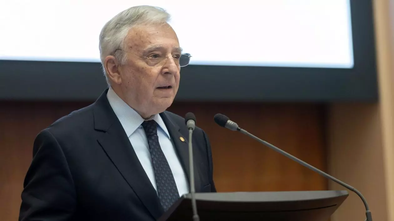 Mugur Isărescu este la al șaptelea mandat ca Guvernator BNR