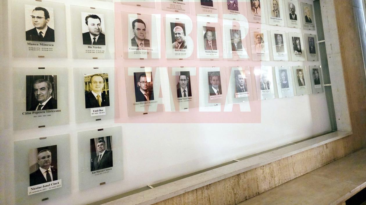 Nicolae Ciuc&#259; &#537;i Marcel Ciolacu sunt istorie. Pozele lor alb-negru, pe panoul de onoare din Palatul Victoria