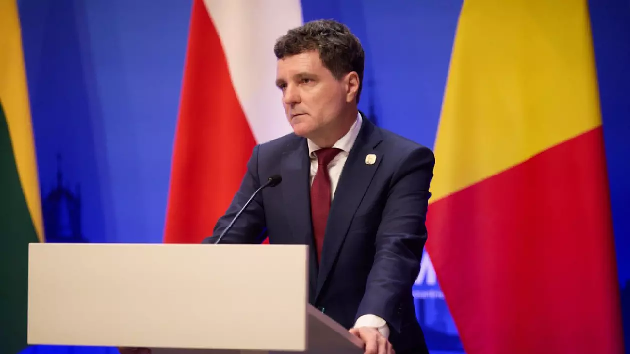 Vilnius, Lituania: Președintele României, Nicușor Dan, ascultă o întrebare în timpul unei conferințe de presă comune la încheierea Summitului de la Vilnius la Palatul Marilor Duci ai Lituaniei, 2 iunie 2025 în Vilnius, Lituania.