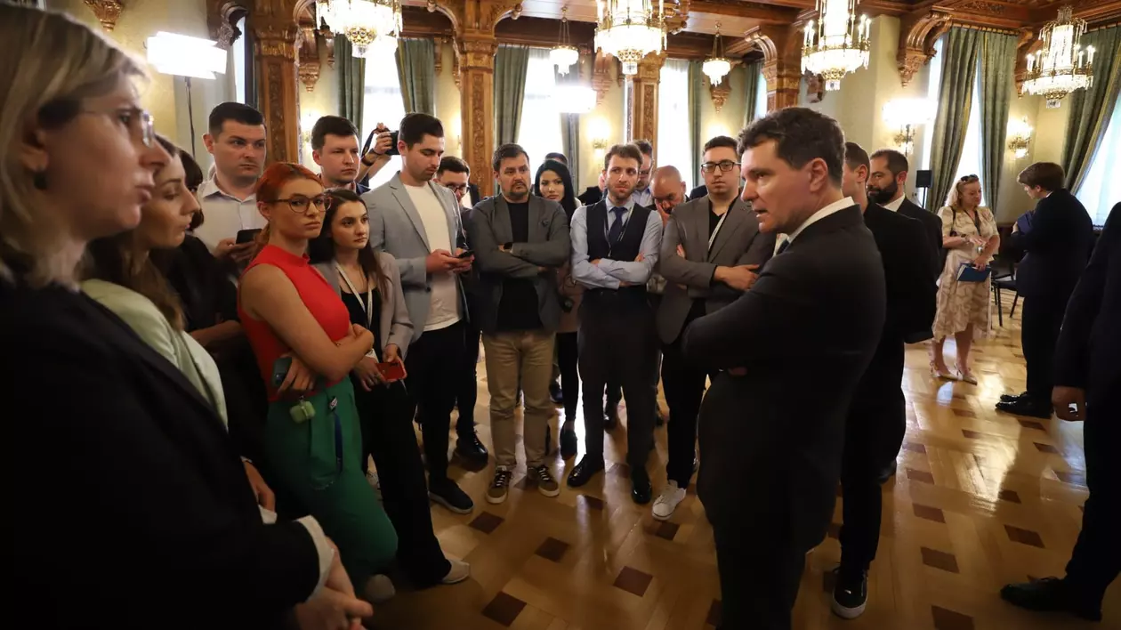 Președintele României, Nicușor Dan, cu jurnaliștii, după prima conferință de presă ținută la Palatul Cotroceni în calitate de șef de stat, pe 4 iunie 2025