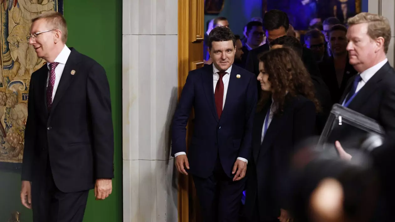 Nicușor Dan surprins la summitul B9 de la Vilnius