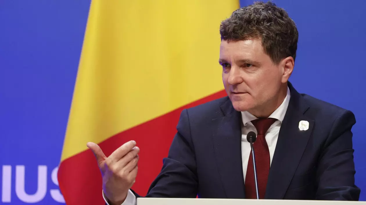 Nicușor Dan surprins în timp ce vorbește la summitul B9 de la Vilnius