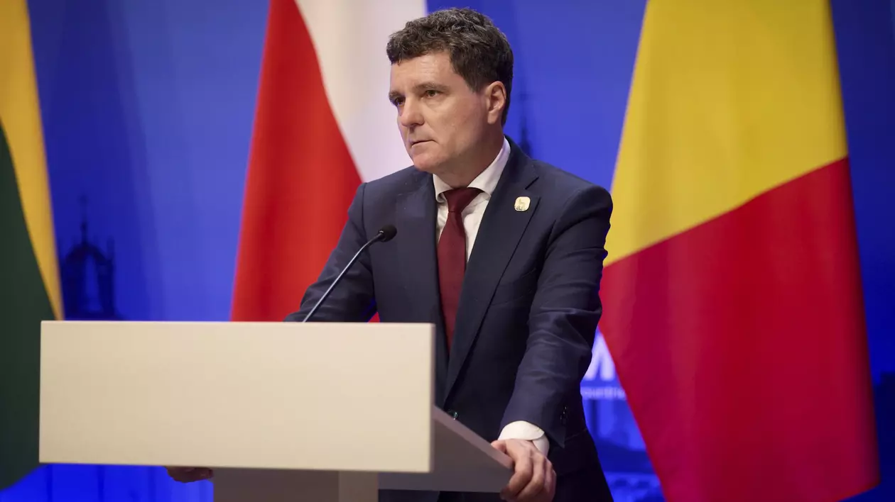 Nicușor Dan surprins în timpul summitului B9 de la Vilnius, care s-a desfășurat luni, 2 iunie