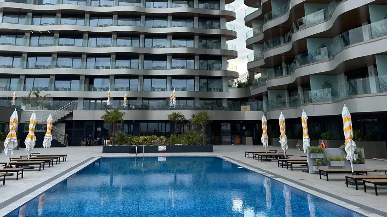 Poză cu piscina exterioară a hotelului Crowne Plaza Mamaia