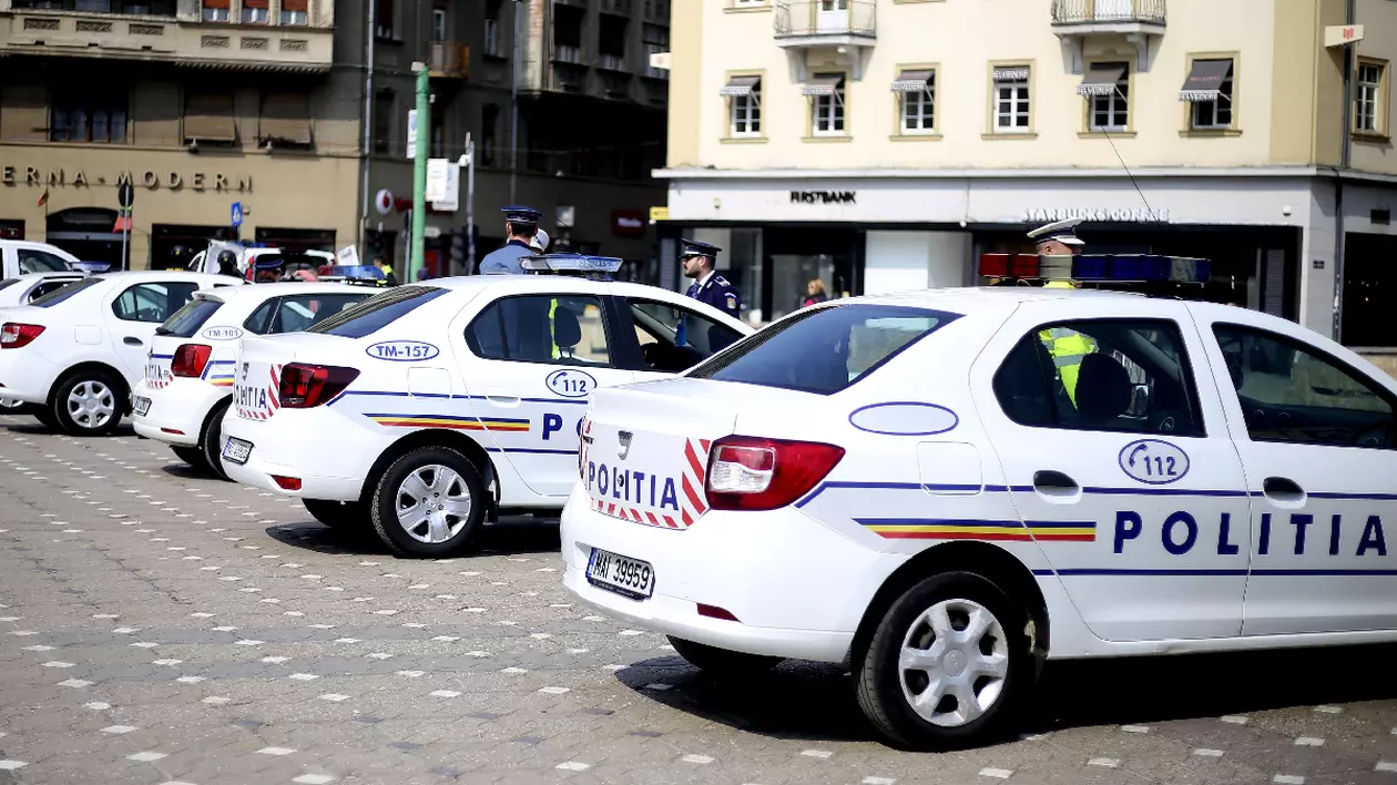 4 mașini de poliție