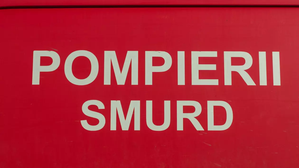 Pompierii Smurd scris pe un fundal roșu