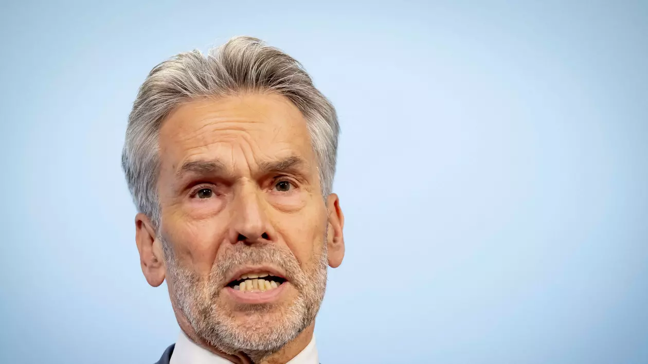 Premierul Dick Schoof, la o conferință cu presa. Imagine cu caracter ilustrativ. Foto Hepta
