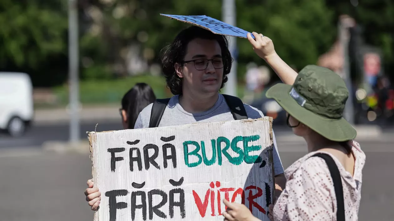 Student care protesteaza împotriva deciziei Guvernului de a reduce bursele